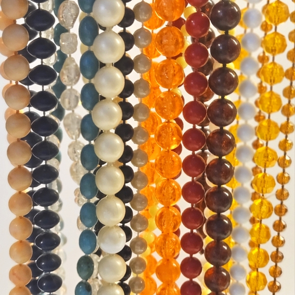 14 Vintage Acrylic Beaded Necklaces - Picture 3 of 6